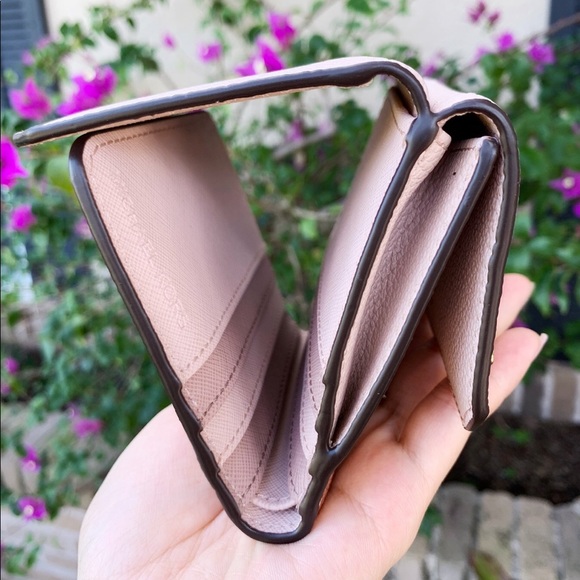 👜💕NWT Michael Kors Trifold Wallet Rose - Picture 3 of 7